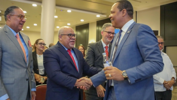 Director Promipyme asiste a 16 aniversario de Proconsumidor